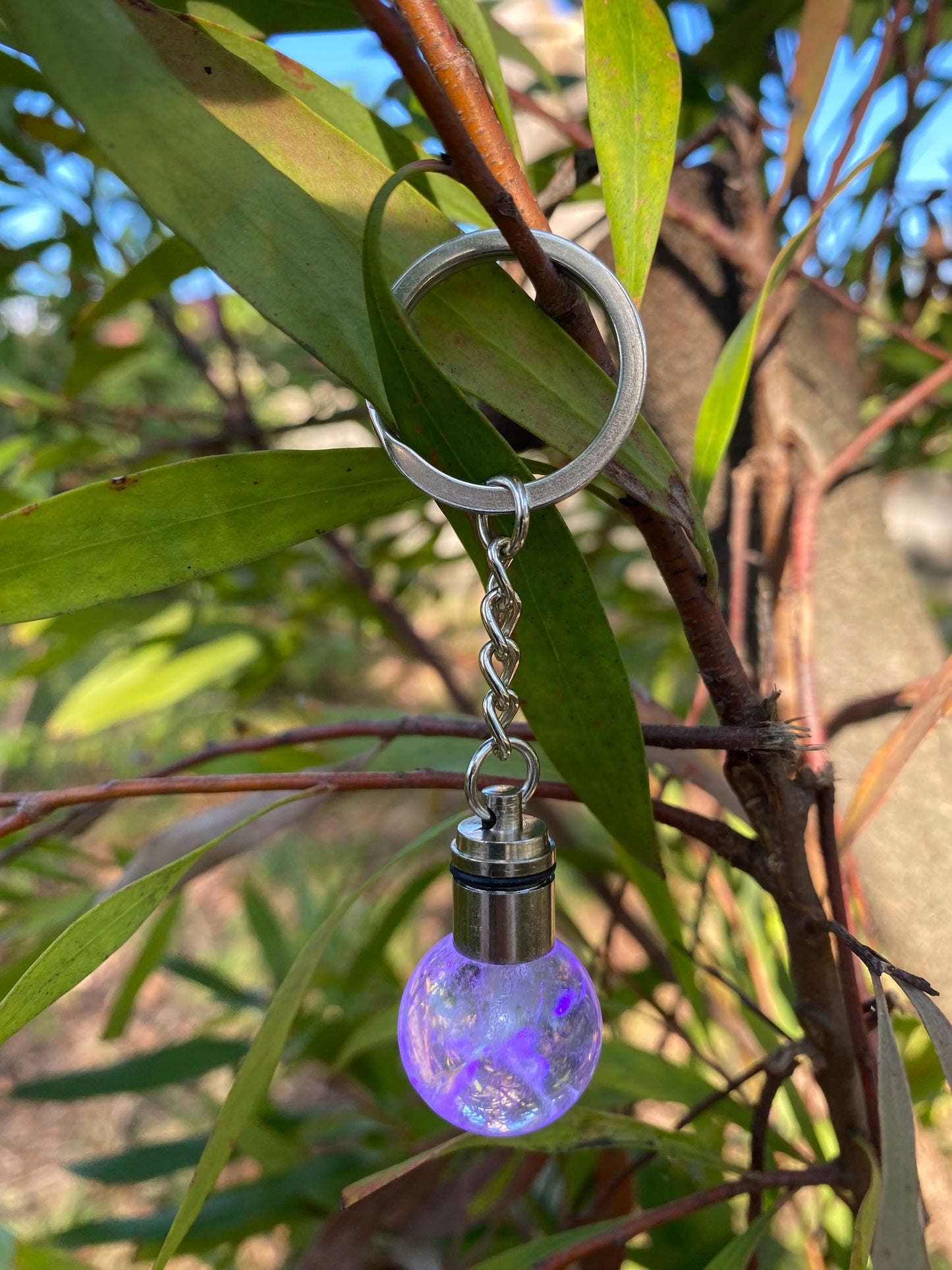keychain imitation clear quartz crystal ball with light that changes colour