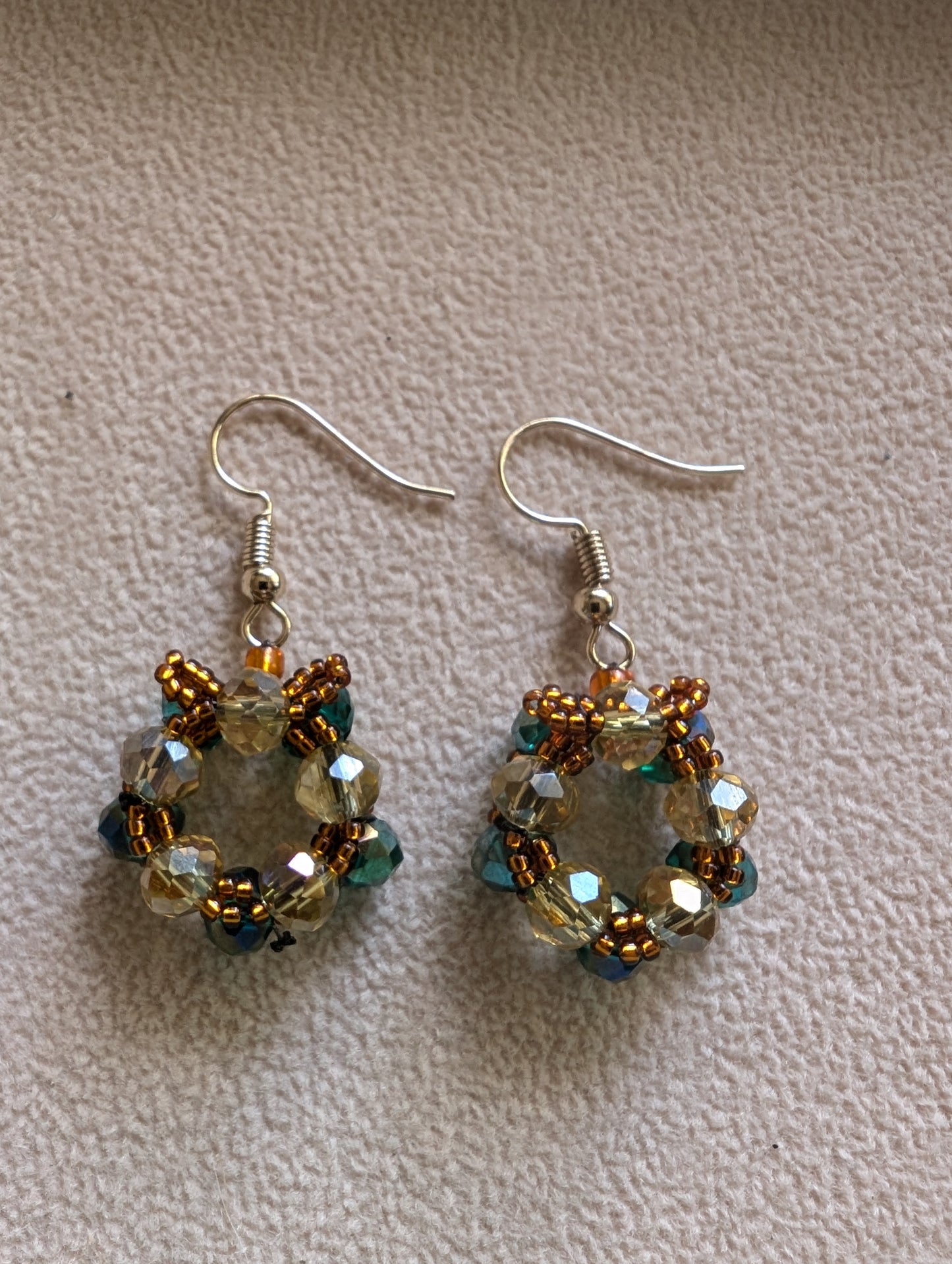 Wreath earrings 4mm beads